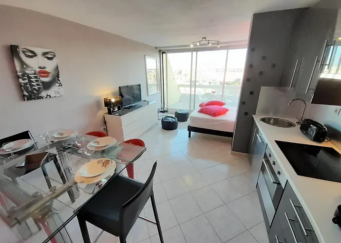 Village Naturiste Pepperoni Apartment *